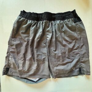 Vuori Rush Short Men’s Medium Charcoal Gray/Black Stripe | 5” Inseam